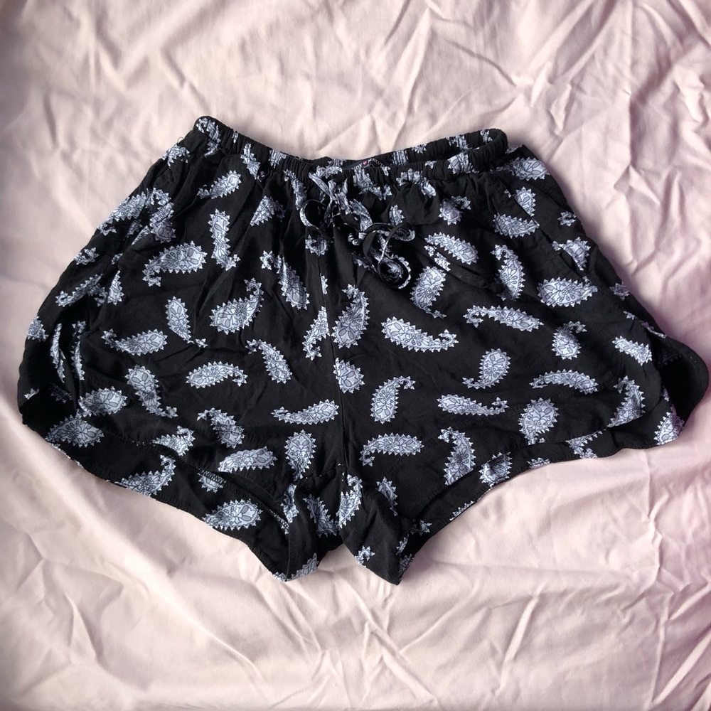 brandy melville eve shorts
